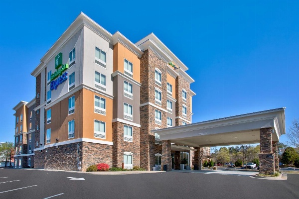 Holiday Inn Express Augusta North image 1