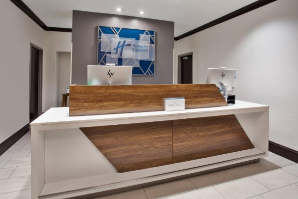 Holiday Inn Express Augusta North image 11